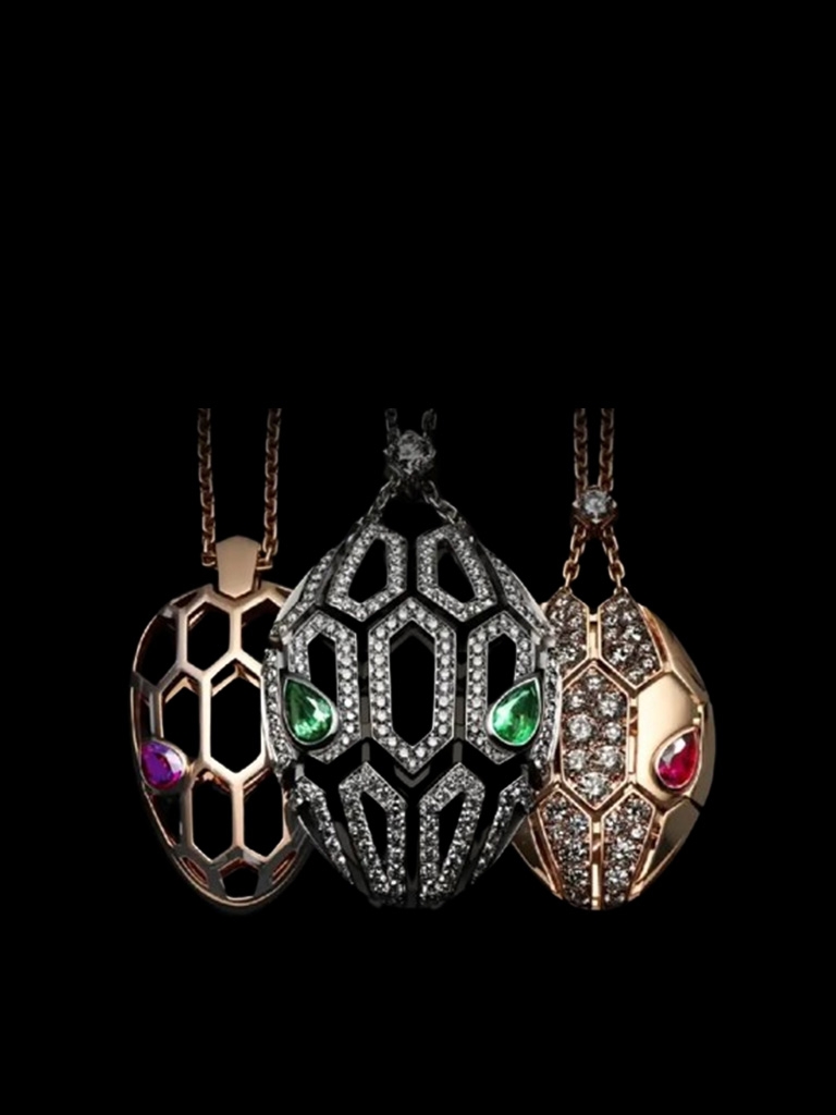 Snake-shaped jewelry in the Bulgari "Eyes on me" spot